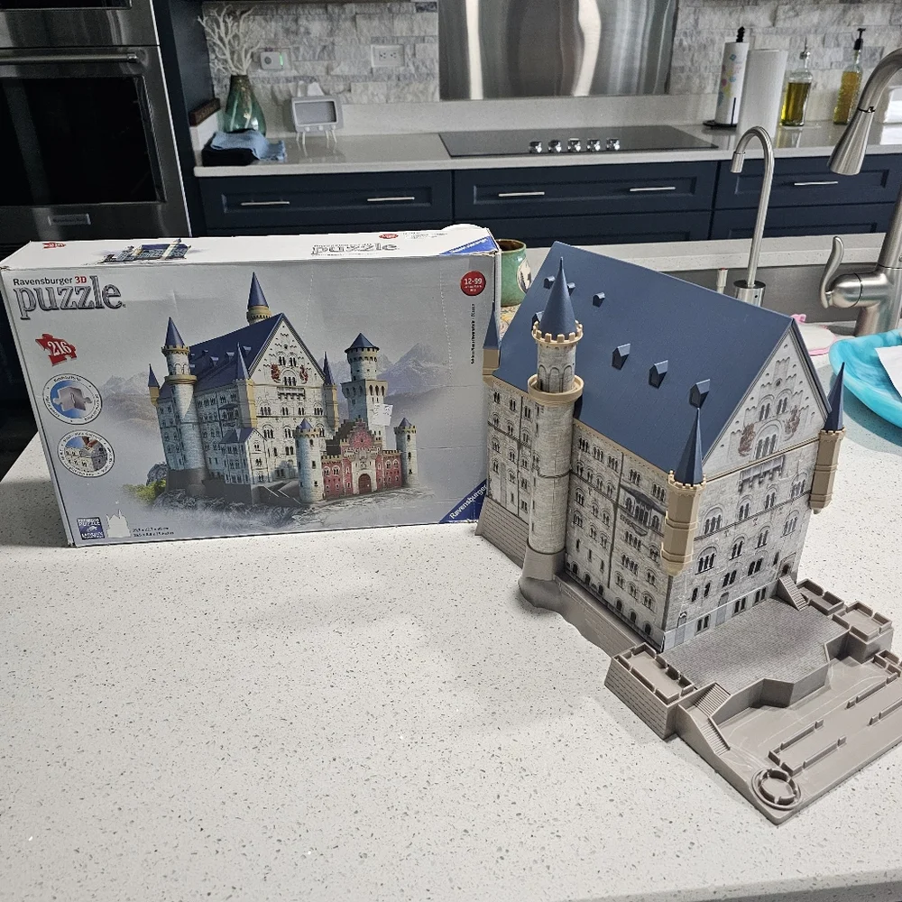 Ravensburger 3D Puzzle Neuschwanstein Castle Disney Inspiration Cinderella